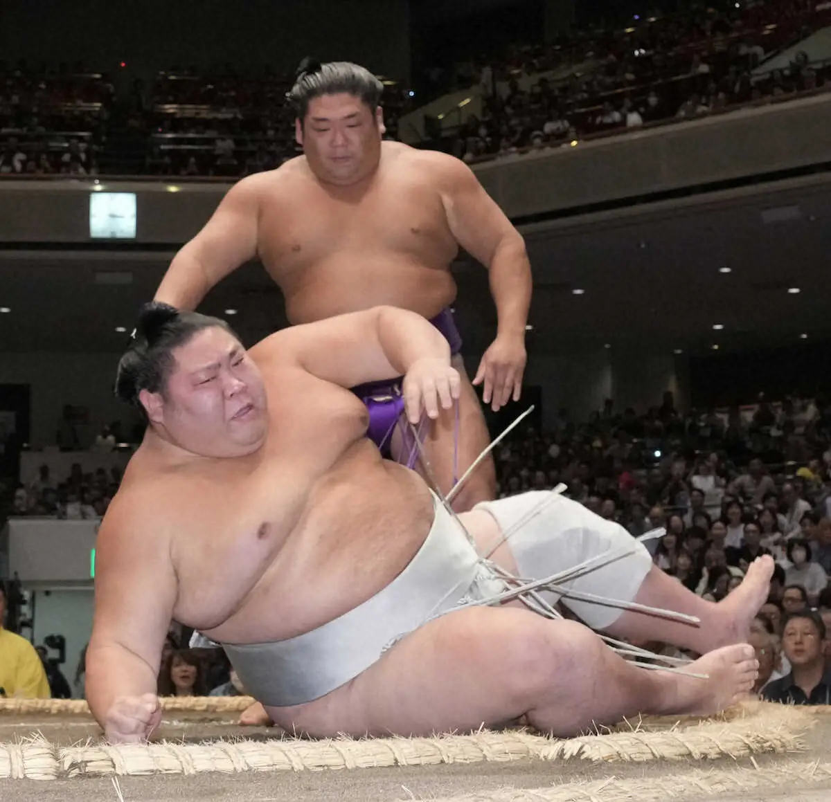 【画像・写真】尊富士が7連勝！関取最重量206キロの剣翔を圧倒　前日注意の塩まきは控えめ「昨日の今日なので」