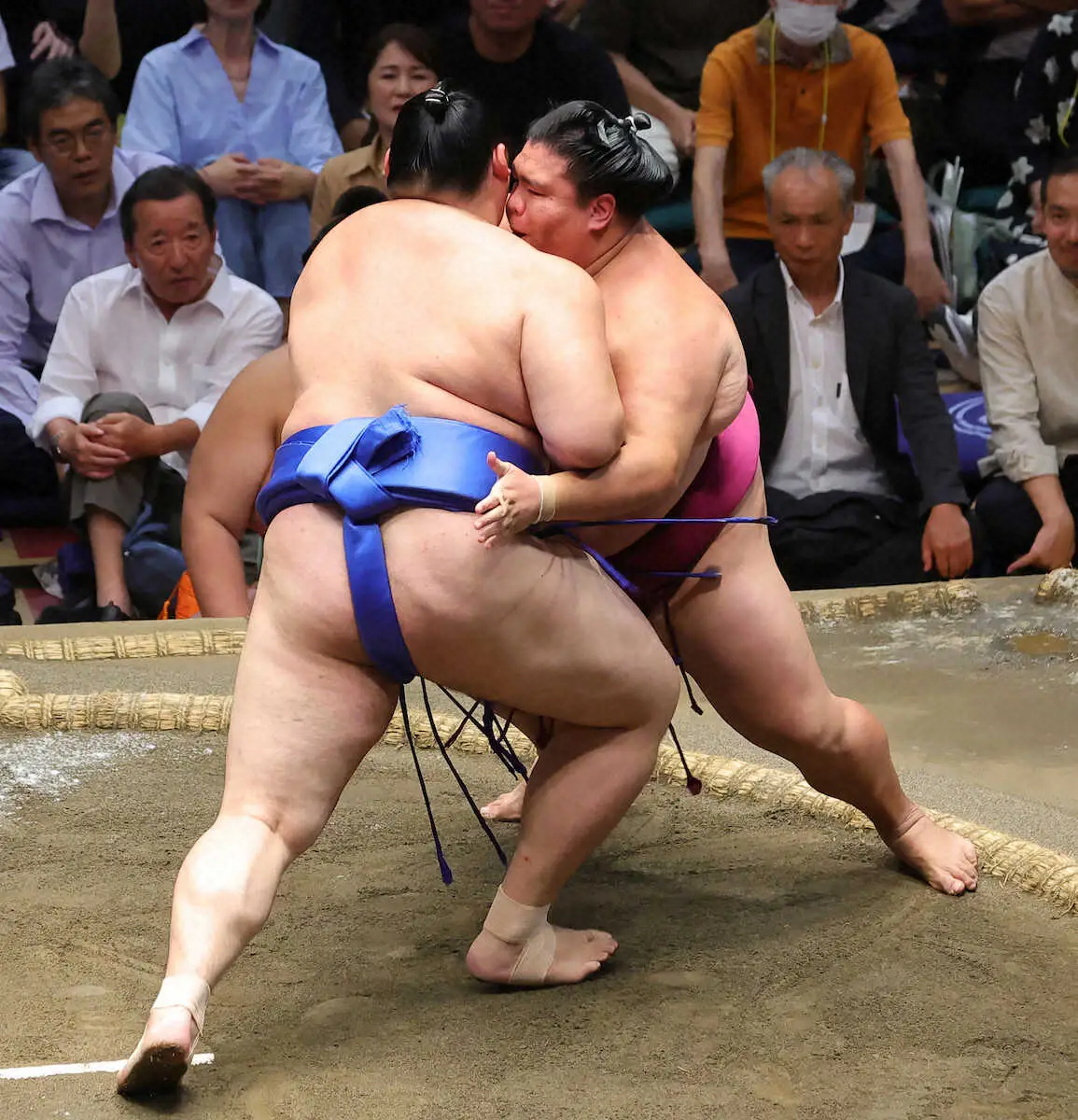 【画像・写真】大の里　無傷の8連勝でただ1人中日勝ち越し！　追う霧島は宇良を押し倒し1敗死守　琴桜は連敗免れ6勝目