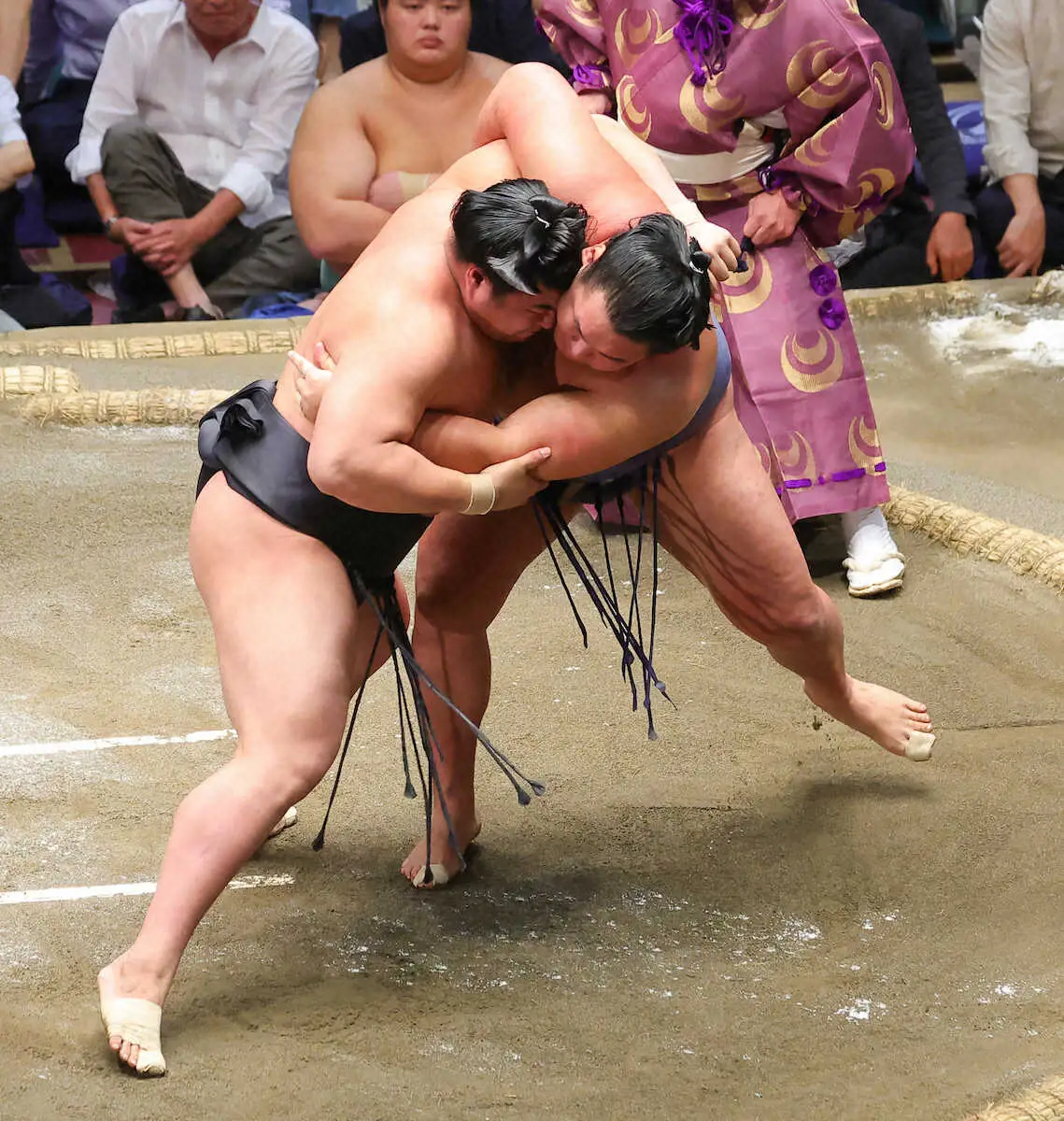 【画像・写真】大関・豊昇龍が若元春を破り4勝4敗の五分の星に　「考えすぎた」変化警戒し過ぎて反省も