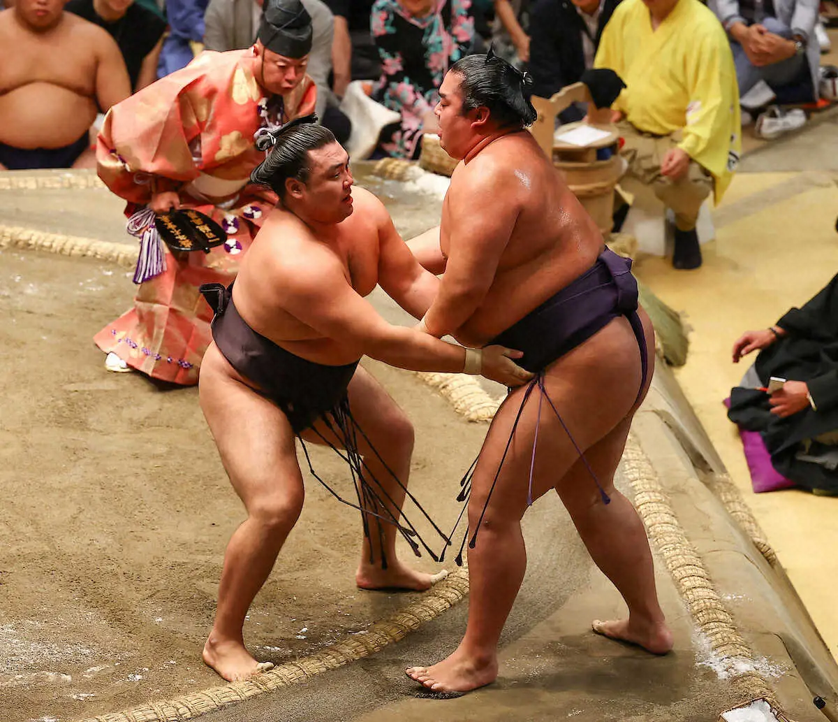 【画像・写真】大の里　若元春制し単独首位キープの無傷9連勝！琴桜が3敗目　霧島は湘南乃海を寄り切り1敗死守