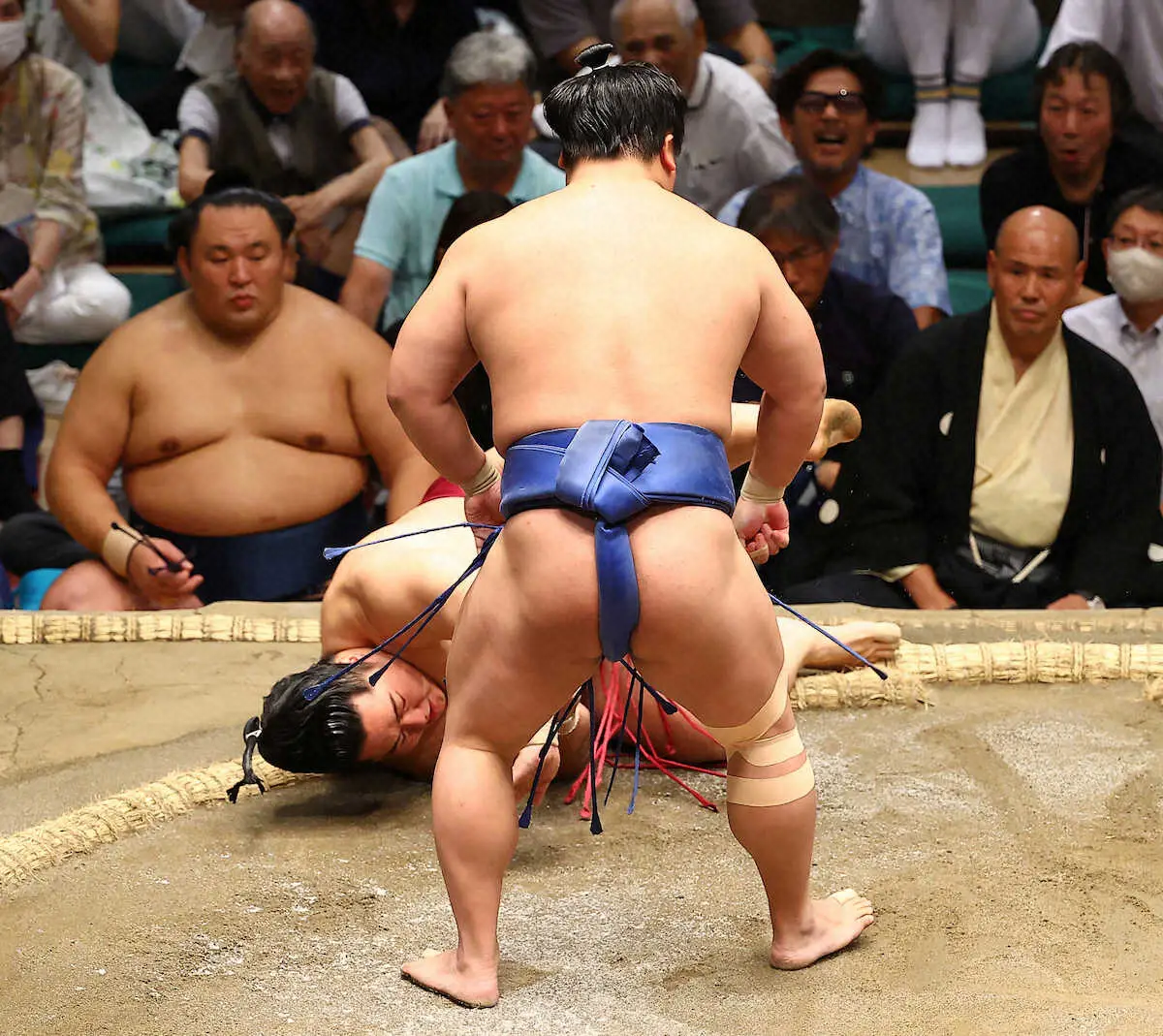 【画像・写真】大の里10勝目！　1差の霧島下し単独首位キープ　高安、錦木、若隆景が勝ち越し決める