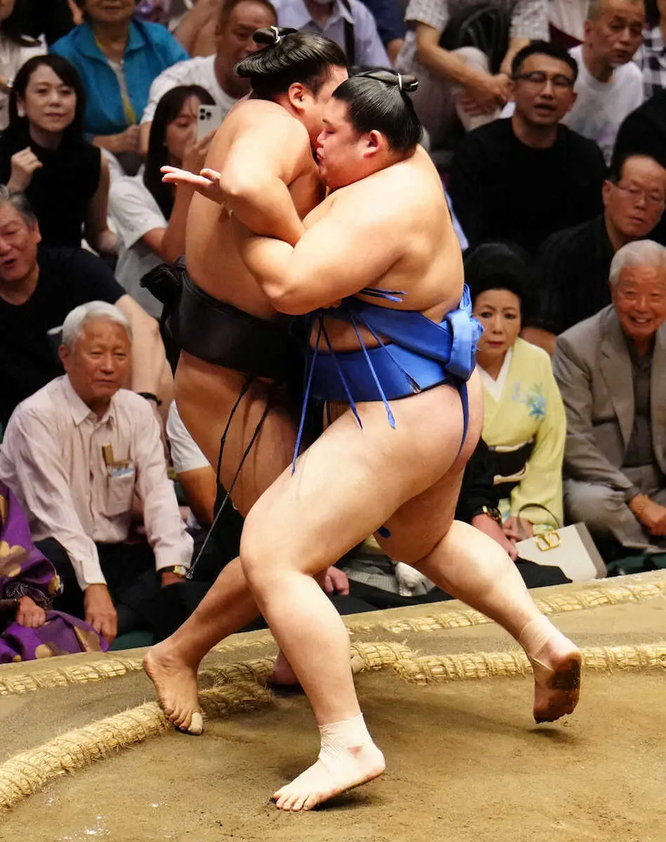 【画像・写真】大の里10勝目！　1差の霧島下し単独首位キープ　高安、錦木、若隆景が勝ち越し決める