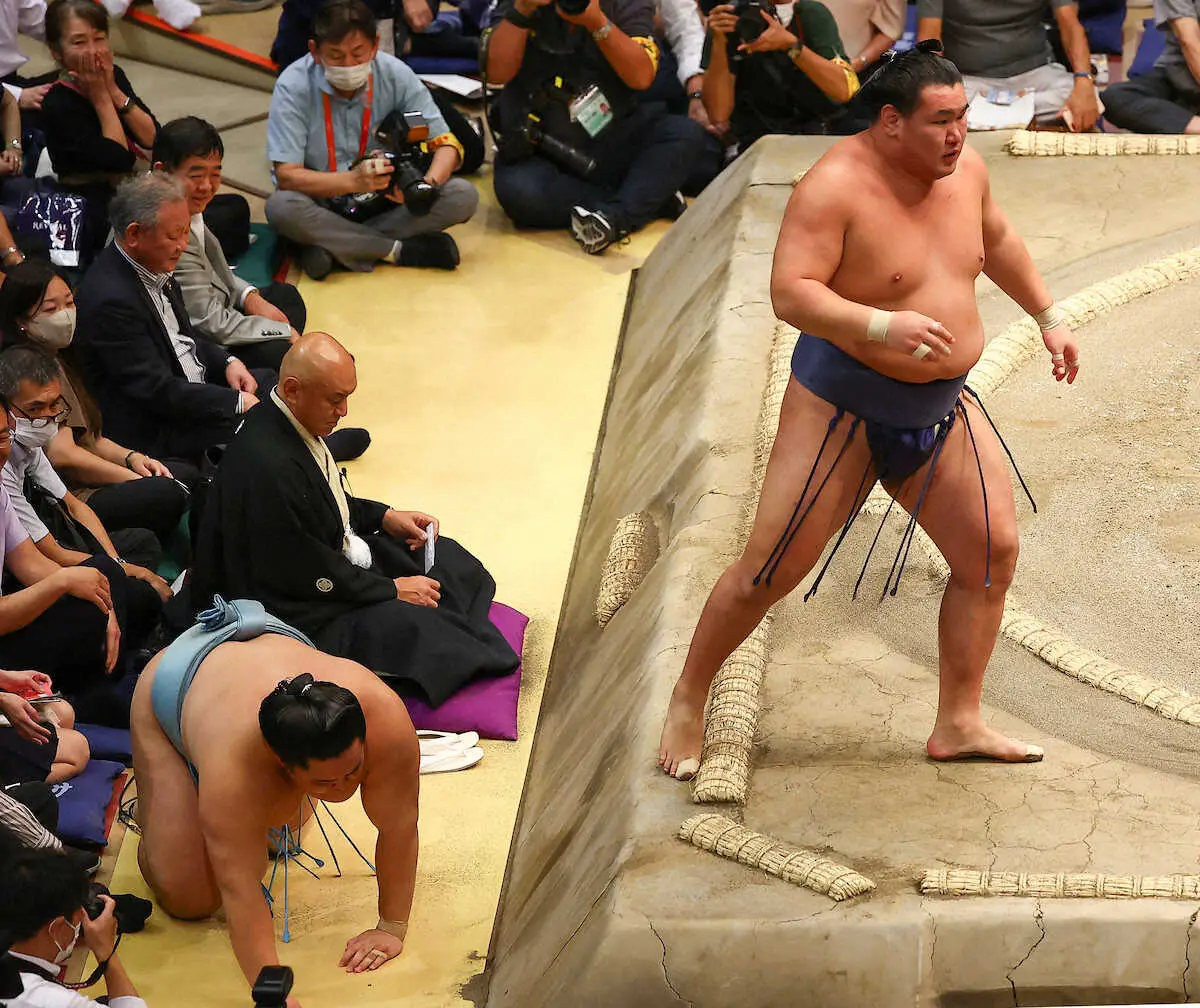 【画像・写真】大の里10連勝　大関・琴桜は連敗逃れ7勝目、勝ち越し王手　豊昇龍は琴勝峰を押し倒し4連勝