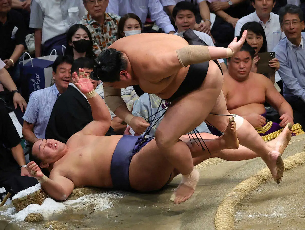 【画像・写真】大の里がついに初黒星…若隆景に寄り切られ連勝11でストップ　追う霧島、ベテラン高安が2敗死守　