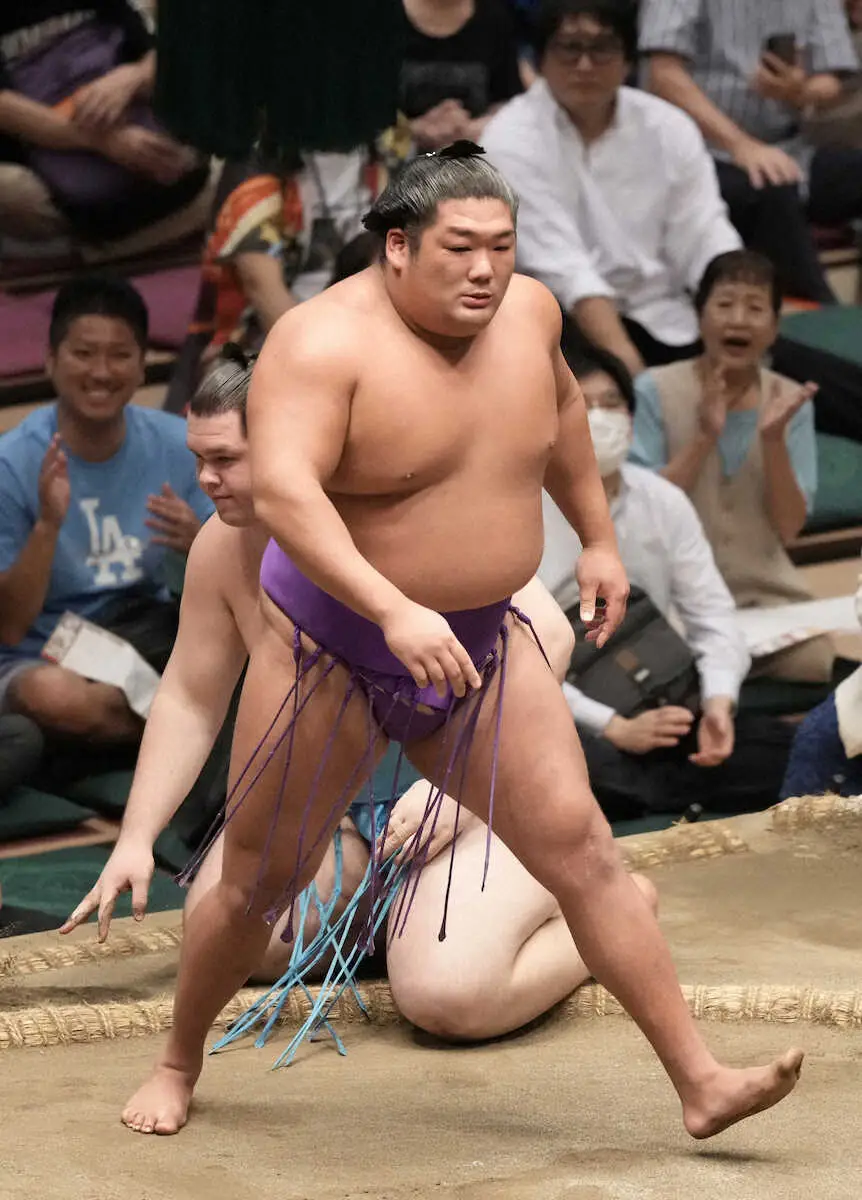 【画像・写真】尊富士が十両V王手！獅司を圧倒して12勝目「自分の相撲を取るだけ」あと1勝で幕内復帰濃厚に