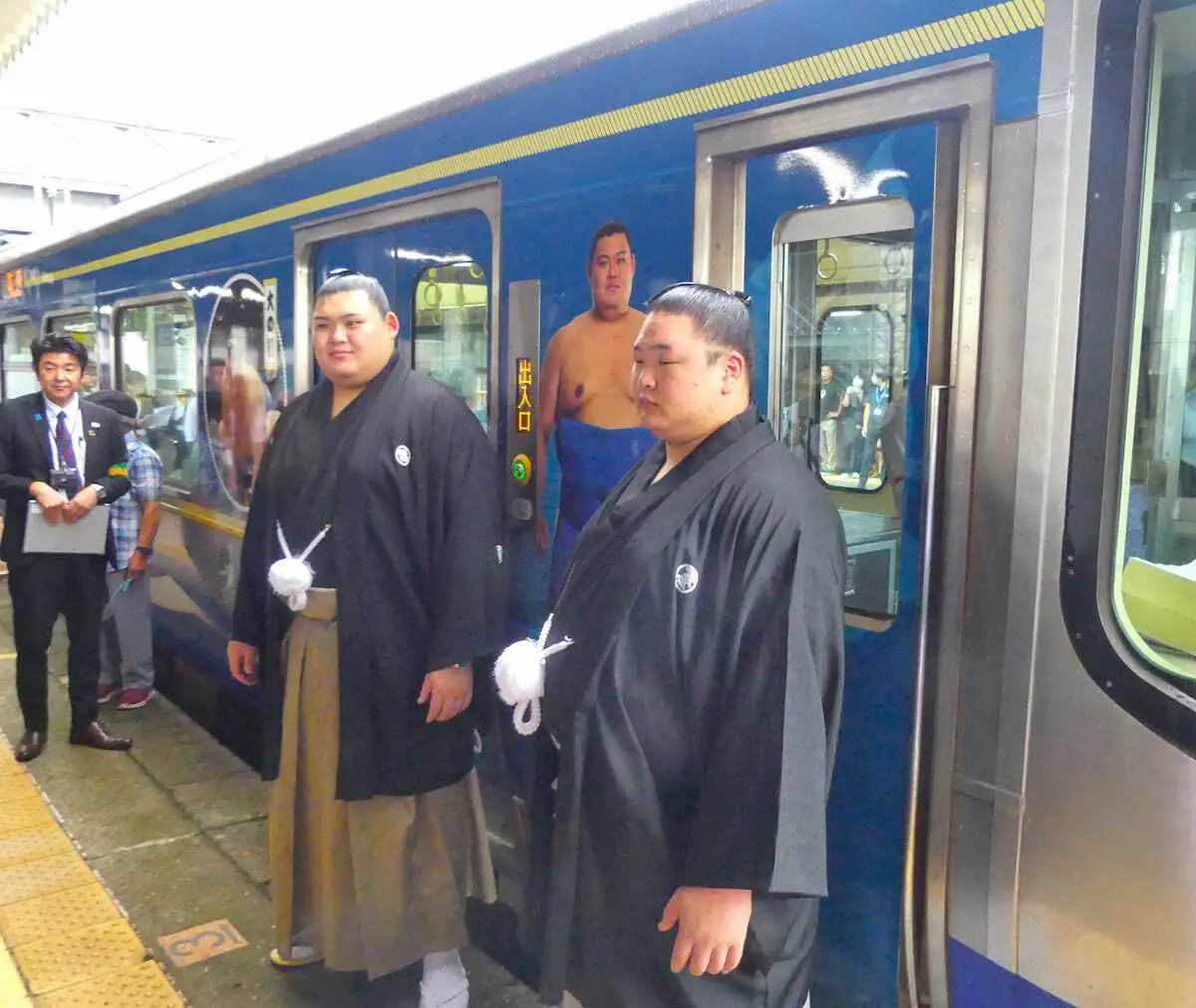 【画像・写真】大の里「えちごトキめき鉄道」ラッピング車両お披露目　中高時代に帰省で利用した「解放の電車」