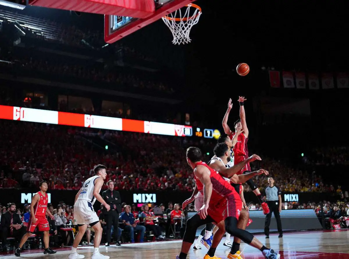 【画像・写真】千葉J・渡辺雄太　開幕戦スタメン出場でBリーグデビュー！いきなり3Pシュート決めてファン大熱狂