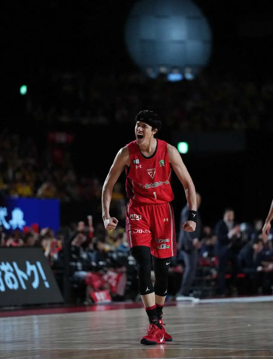 【画像・写真】渡辺雄太　Bリーグデビュー戦で大活躍！2本の3P含む16得点8R、千葉Jが開幕戦から延長戦の死闘制す