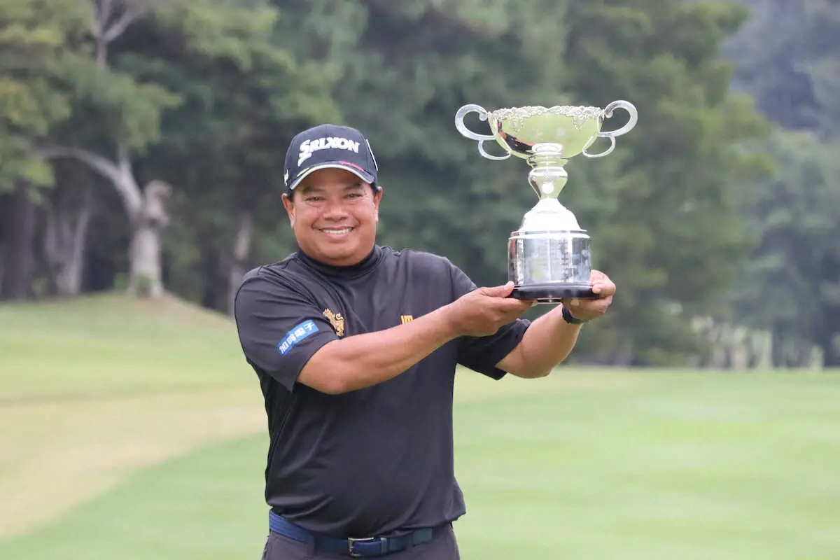 マークセンが2年ぶり大会2勝目　初日からの首位守り　福岡シニアオープン